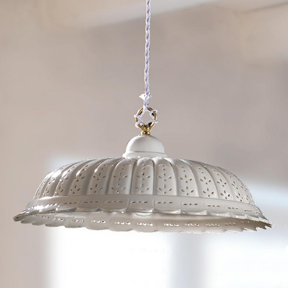klasszikus country stilusu keramia lampa lyukacsos csipkes porcelan feher ebedlo fuggesztek konyha nappali rusztikus mediterran elegans videki hangulatu balaton paraszthaz.jpg